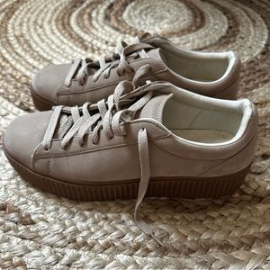 Woman's Chunky Platform Tan Shoes